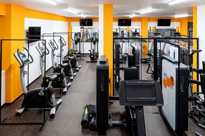 KIRAKU24の内観、トレーニング器具の写真